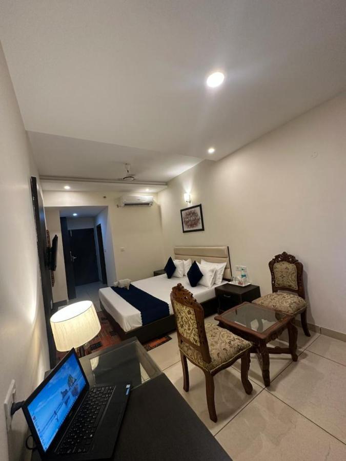 Hotel Jb Residency !! Luxurious & Royal Balcony Rooms !! Large Rooms Zirakpur Zewnętrze zdjęcie