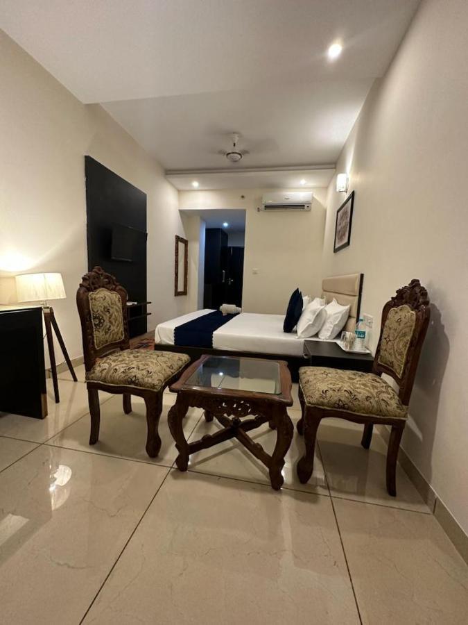 Hotel Jb Residency !! Luxurious & Royal Balcony Rooms !! Large Rooms Zirakpur Zewnętrze zdjęcie