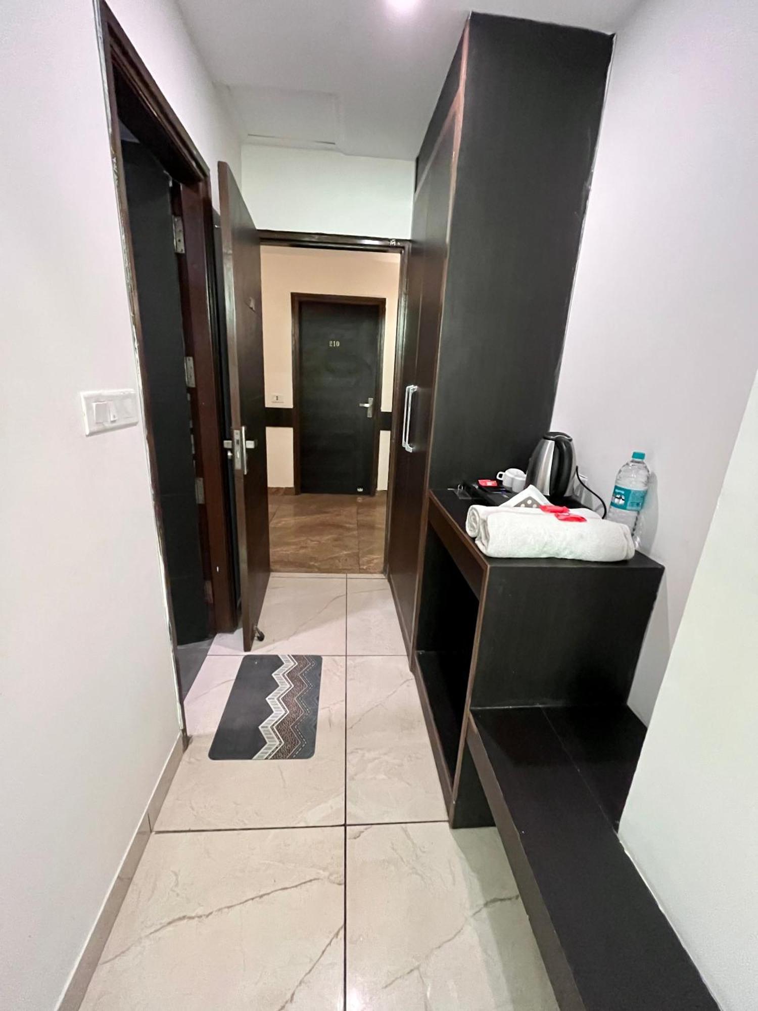 Hotel Jb Residency !! Luxurious & Royal Balcony Rooms !! Large Rooms Zirakpur Zewnętrze zdjęcie