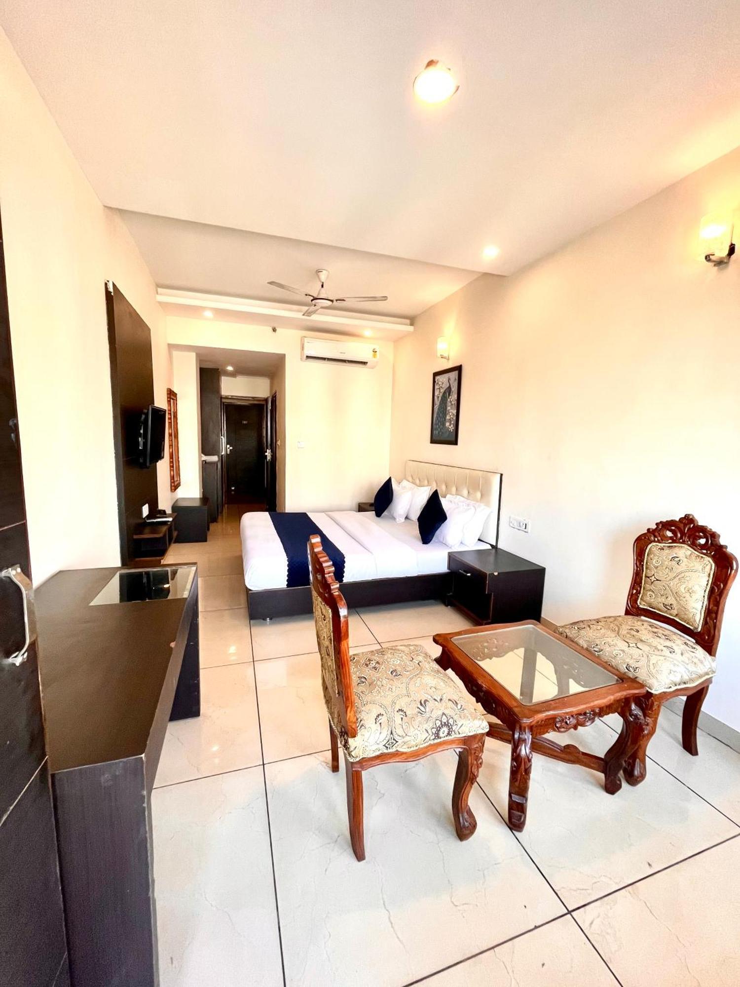 Hotel Jb Residency !! Luxurious & Royal Balcony Rooms !! Large Rooms Zirakpur Zewnętrze zdjęcie
