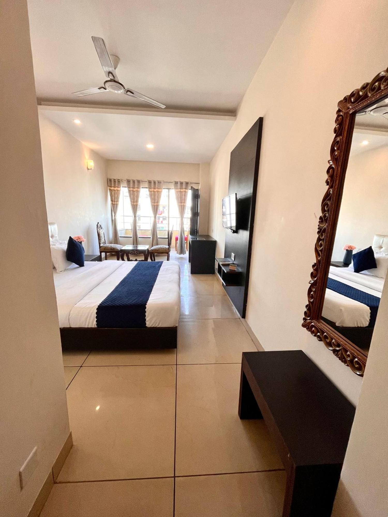 Hotel Jb Residency !! Luxurious & Royal Balcony Rooms !! Large Rooms Zirakpur Zewnętrze zdjęcie