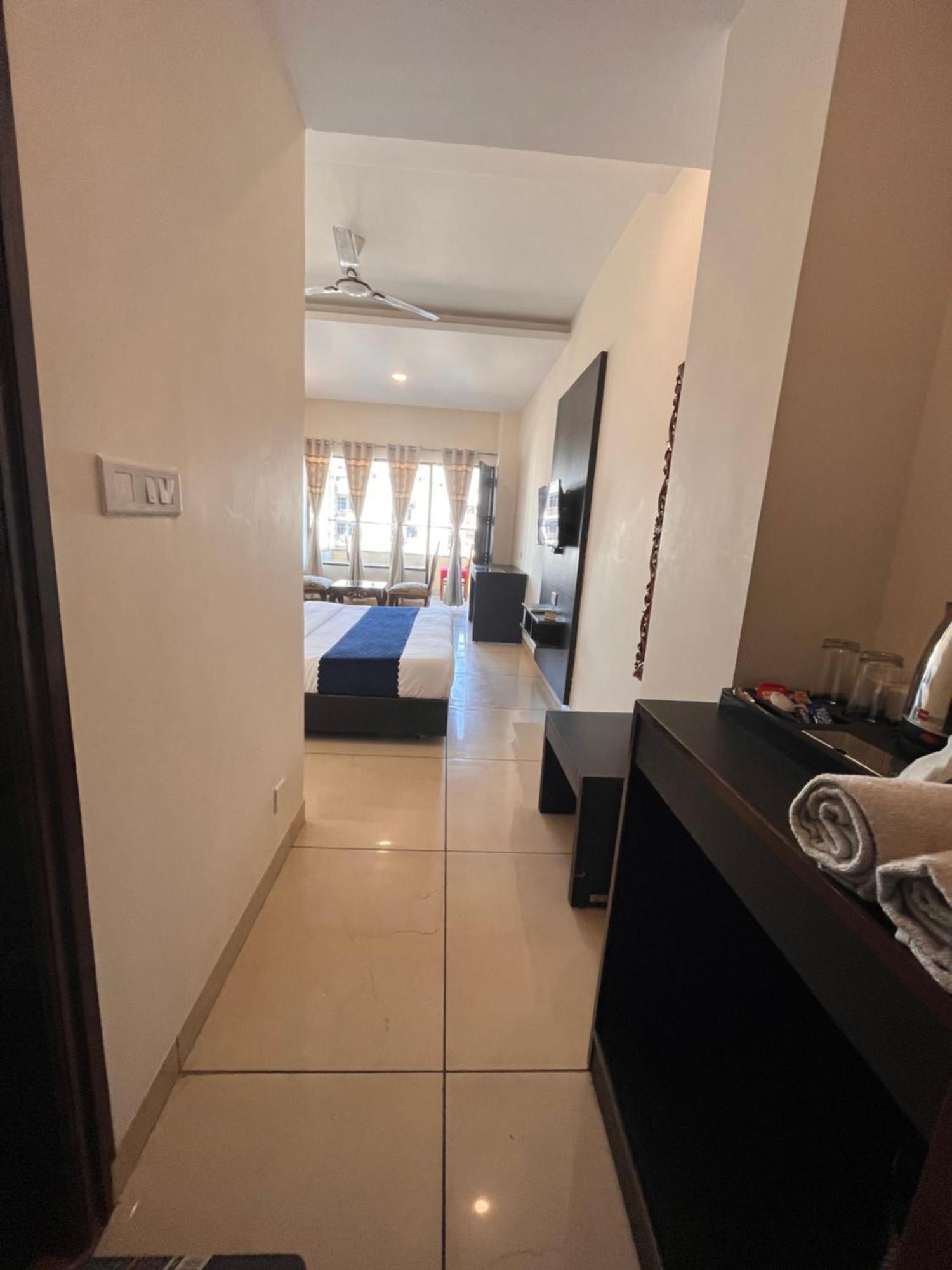 Hotel Jb Residency !! Luxurious & Royal Balcony Rooms !! Large Rooms Zirakpur Zewnętrze zdjęcie