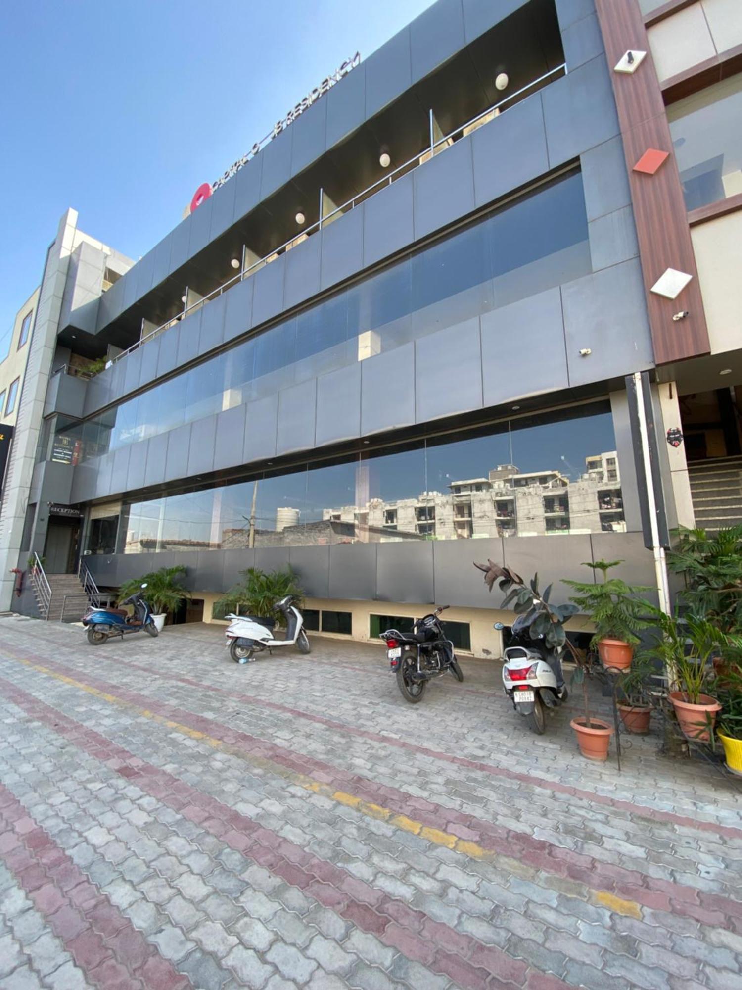 Hotel Jb Residency !! Luxurious & Royal Balcony Rooms !! Large Rooms Zirakpur Zewnętrze zdjęcie