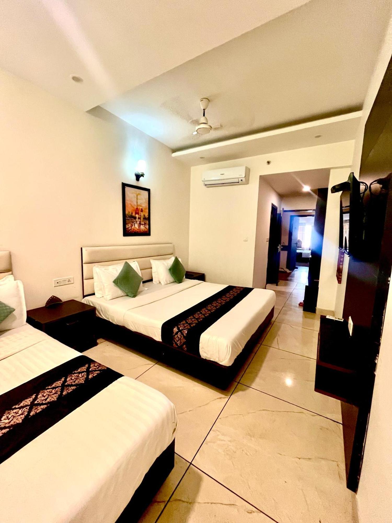 Hotel Jb Residency !! Luxurious & Royal Balcony Rooms !! Large Rooms Zirakpur Zewnętrze zdjęcie