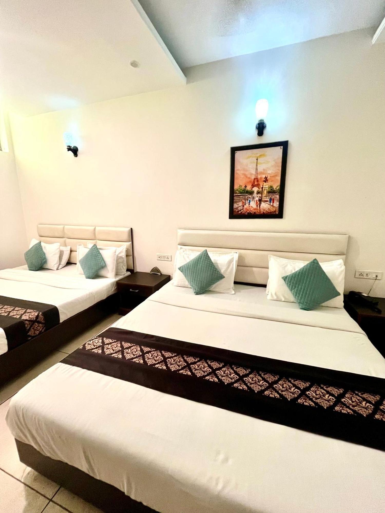 Hotel Jb Residency !! Luxurious & Royal Balcony Rooms !! Large Rooms Zirakpur Zewnętrze zdjęcie