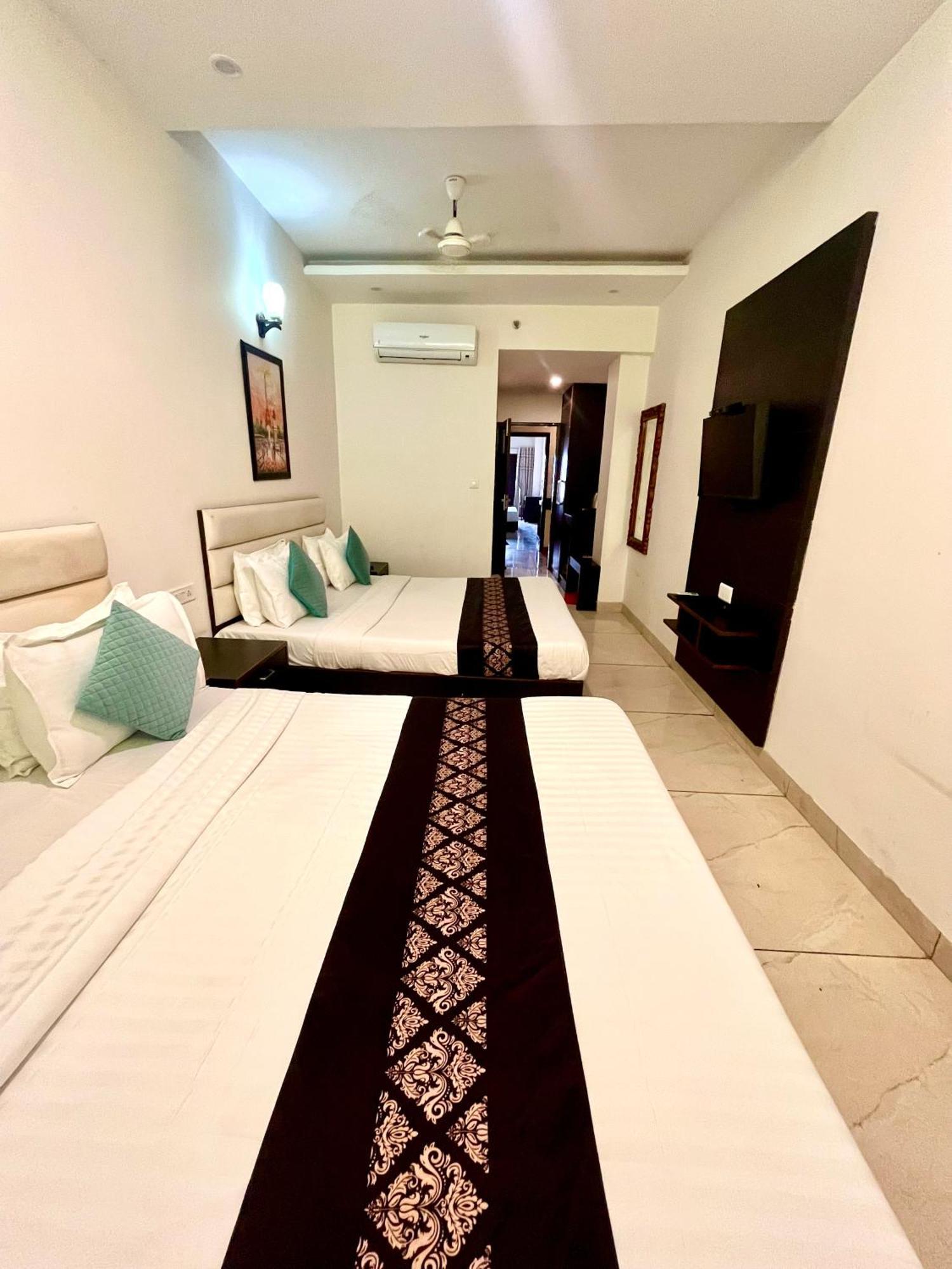 Hotel Jb Residency !! Luxurious & Royal Balcony Rooms !! Large Rooms Zirakpur Zewnętrze zdjęcie
